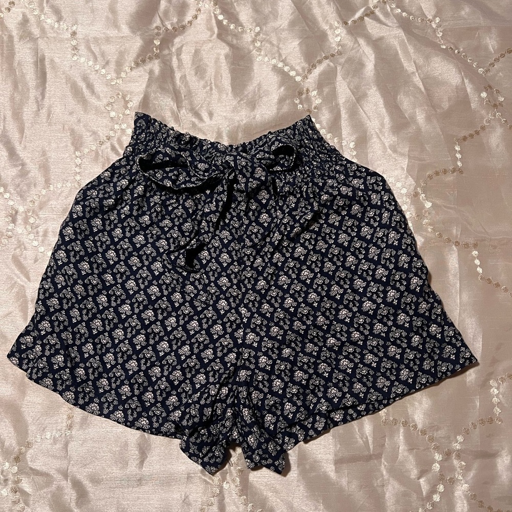 Hollister Navy and White Floral High Waist Short Shorts